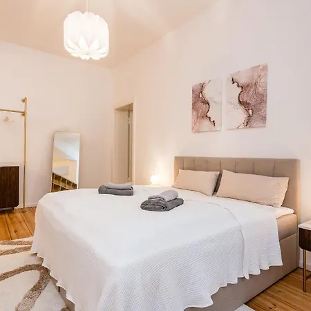 Schiller Neukoelln Lejlighedshotel *